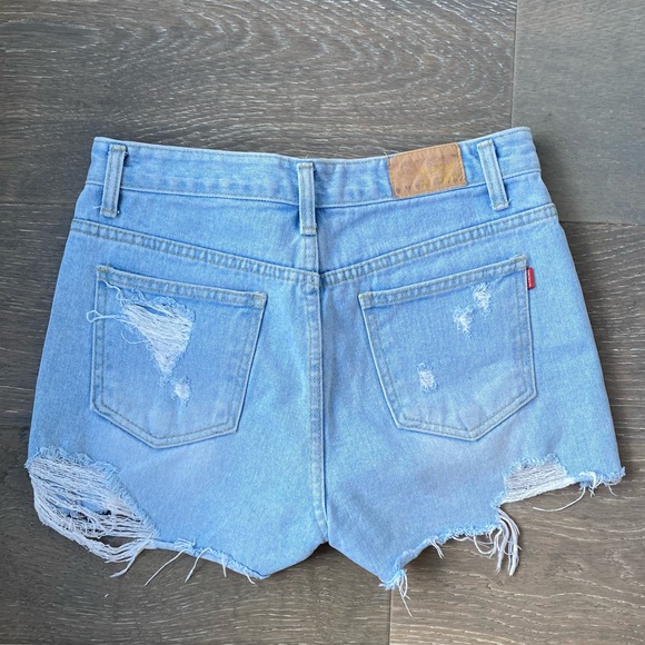 Distressed jean shorts - Picture 2 of 6